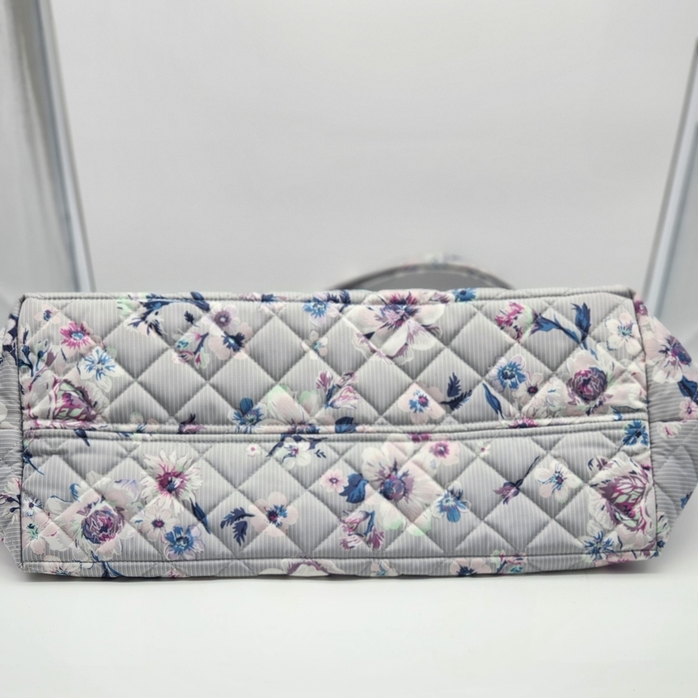 Vera Bradley Zinnias Quilted XTRA Large Tote/Bag 24"x15" Inner Zipper Pocket - Picture 4 of 15